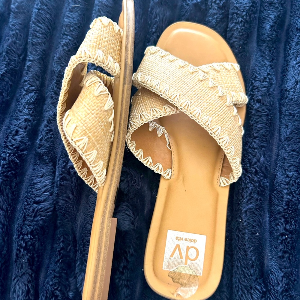 Dolce Vita Slides 8.5